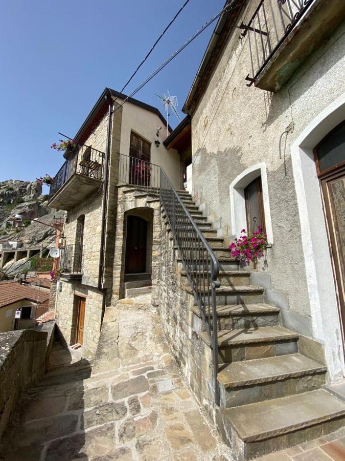 La Pietra Gialla Pietrapertosa Exterior foto
